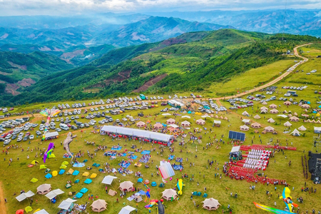 8.500 người về thảo nguyên Bùi Hui 'chạm vào mây'