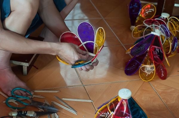 Bác Đỗ Văn Kỳ - Nghệ nhân làm đèn cù, đèn lồng thỏ