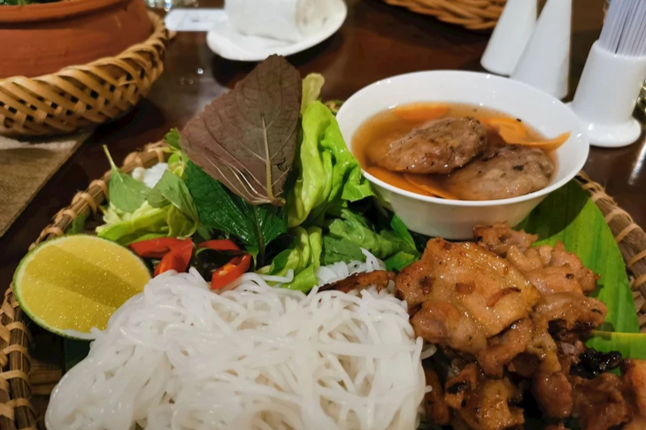 Bún chả, cơm tấm sườn vào top những món thịt heo ngon nhất châu Á