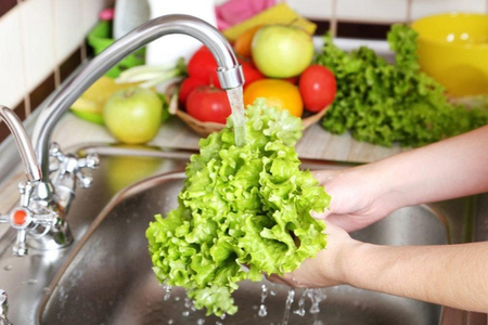 Có phải ngâm rau càng lâu, rau càng sạch?