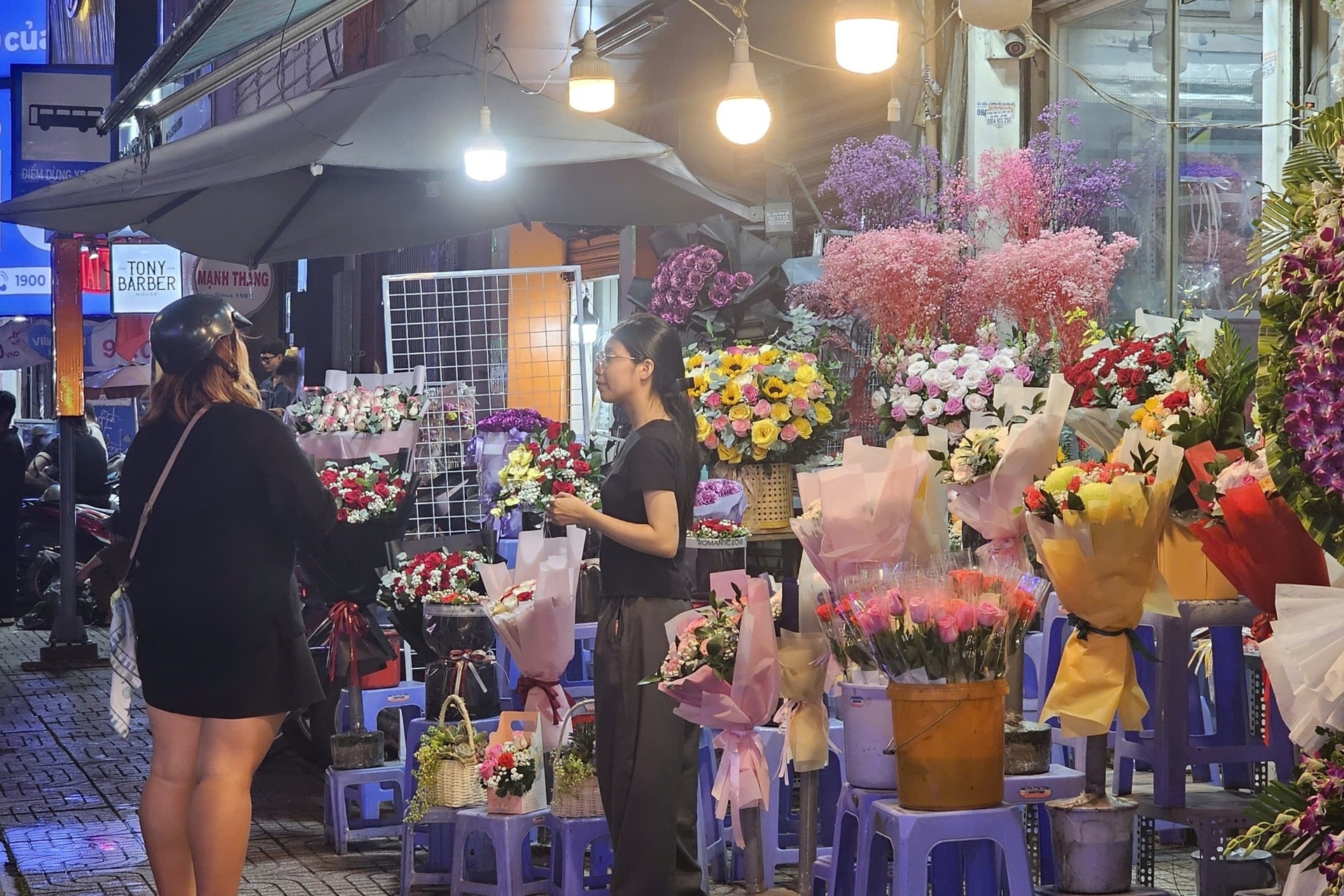 Khách đặt hoa tươi 20-10 giảm đến một nửa