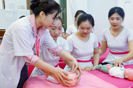Khóa học Chăm sóc mẹ và bé