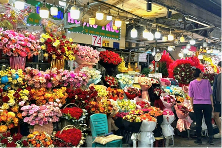 Lễ 20-10: Hoa hồng Trung Quốc lấn sân, kéo giá hoa trong nước giảm