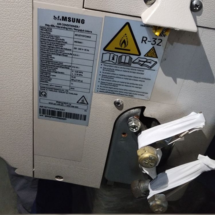 Máy Lạnh Samsung Inverter 1.0 HP AR10TYHYCWKX