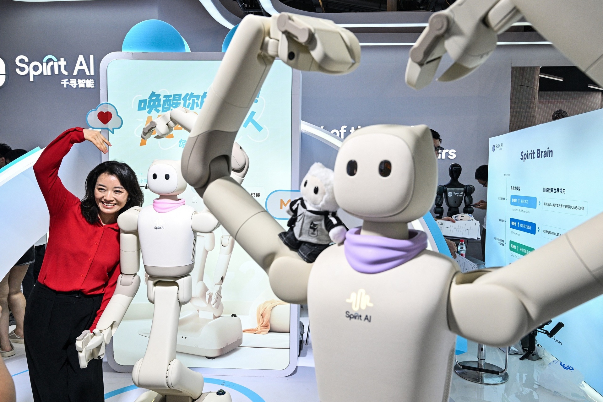 Mỹ cấm nhập khẩu robot hình người của Trung Quốc vì sợ bị thu thập thông tin lén