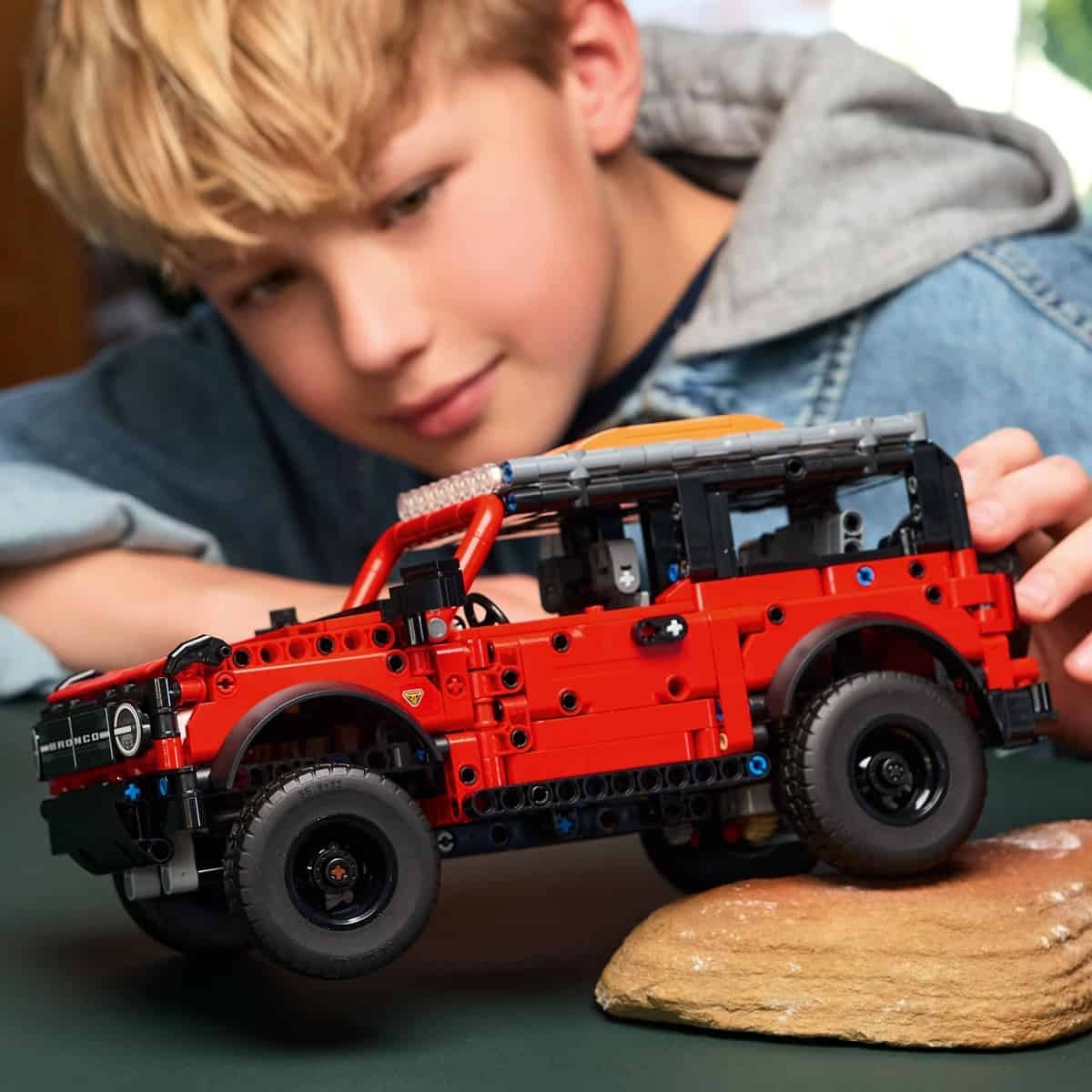 Đồ Chơi Lắp Ráp Siêu Xe Xe Địa Hình Ford Bronco® – V29 LEGO TECHNIC 42213-LG (943 chi tiết)