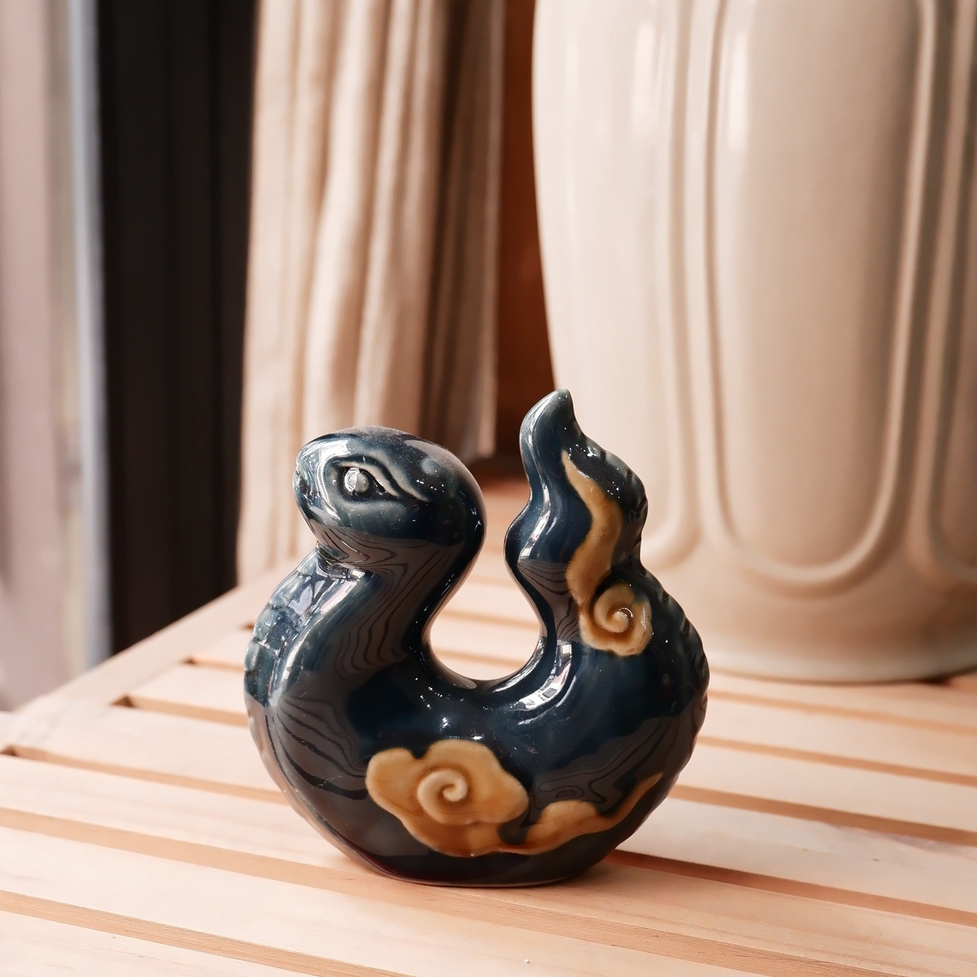 Rắn gốm họa tiết mây - Gốm Hiên Vân