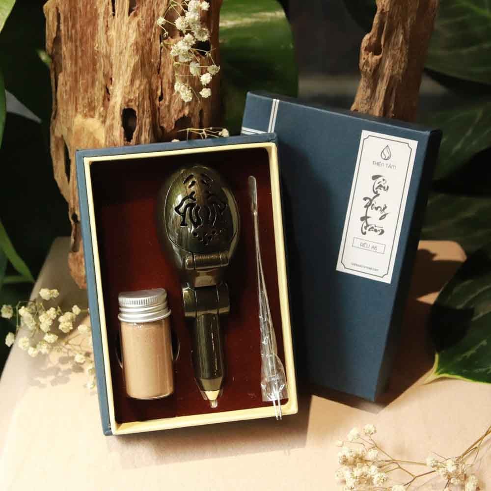 Tẩu xông trầm trên ô tô A6