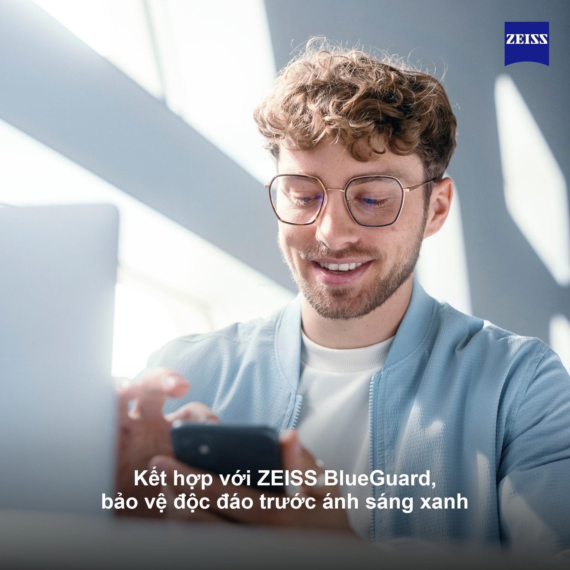 Tròng đánh đổi màu ZEISS Single Vision PhotoFusion Pioneer