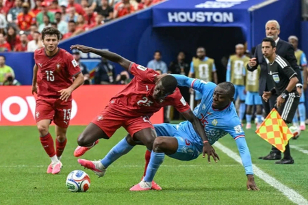 Vì sao nhiều cầu thủ ở World Cup mang giày màu hồng?