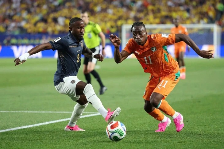 Vì sao nhiều cầu thủ ở World Cup mang giày màu hồng?