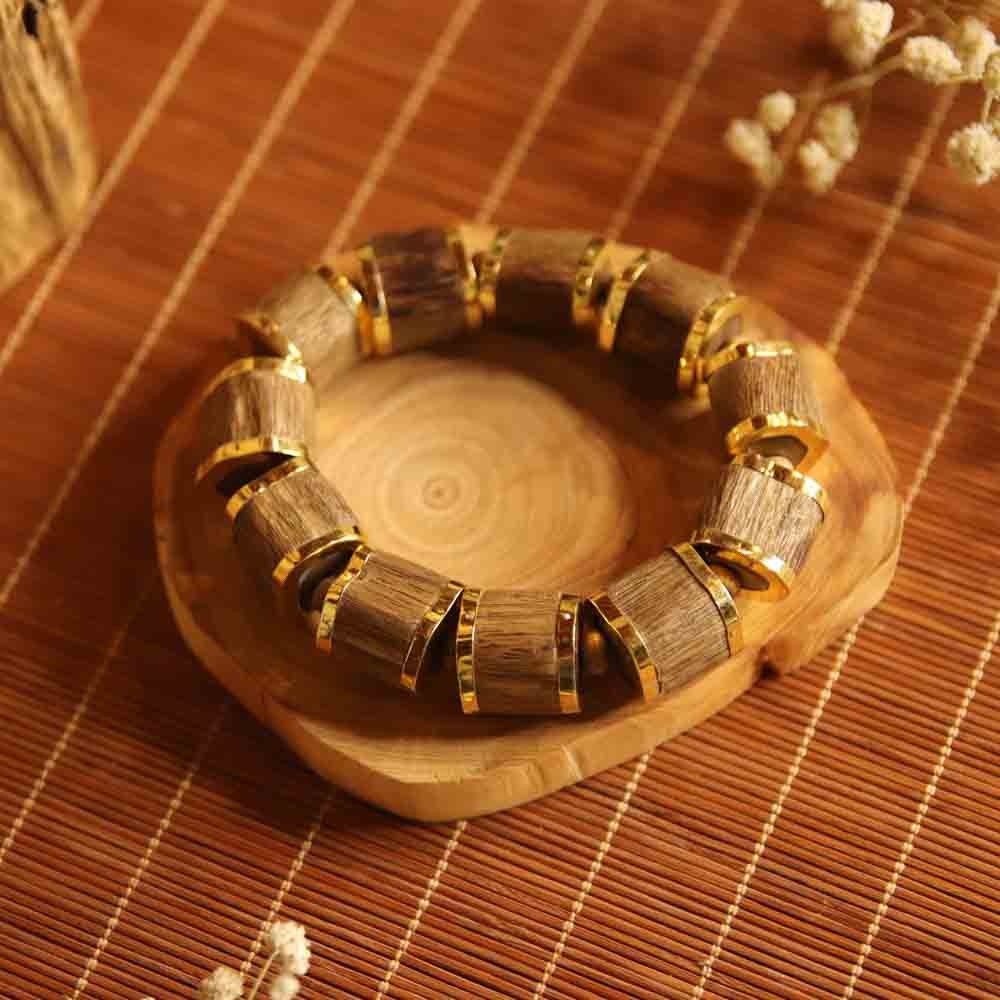Vòng trầm hương cao cấp mạ vàng