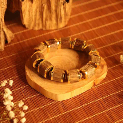 Vòng trầm hương cao cấp mạ vàng